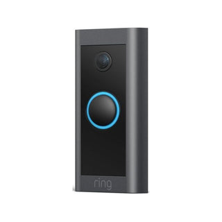 De RING Video Deurbel - Bedrade Versie wordt weergegeven in zwart en zilver, met een 1080p HD-camera bovenaan en een verlichte blauwe ronde knop onderaan, tegen een witte achtergrond.
