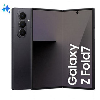 De SAMSUNG Galaxy Z Fold7 5G (512GB) in Jet Black wordt gedeeltelijk open getoond, waarbij het grote scherm aan de binnenkant wordt onthuld met de naam van het apparaat, AI-functies, drie camera's aan de achterkant en een camera aan de voorkant aan de rechterkant.