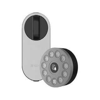 Het EZVIZ Smart Lock + Keypad Slot Zwart van EZVIZ heeft een slank zwart ontwerp met een rond toetsenbord met de cijfers 0-9 en een vingerafdruksymbool voor ontgrendeling zonder sleutel.