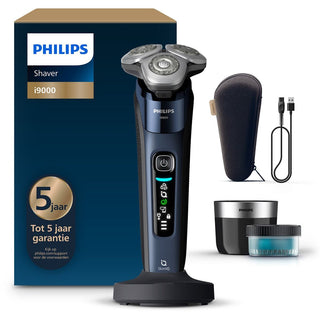 Het Philips Scheerapparaat i9000 Elektrisch Scheerapparaat van Philips wordt geleverd met doos, reisetui, USB-oplaadkabel en reinigingsborsteltje met houder. Op de doos staat een garantie van 5 jaar in het Nederlands voor "een blij scheerresultaat.