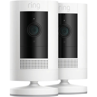 Twee witte RING Stick Up Cam Batterij draadloze beveiligingscamera's (2 stuks) op ronde voet, ideaal voor binnen en buiten, eenvoudig te bedienen via de Ring-app.