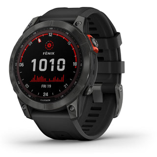Het Garmin FENIX 7 SOLAR Stainless Steel -47mm (Slate Gray) GPS horloge heeft een ronde digitale display met "1010", de datum "FRI 19", verschillende pictogrammen en wordt geleverd met een stevige, duurzame zwarte band.