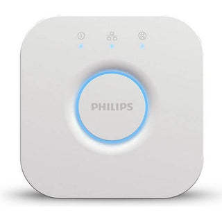 De Philips HUE Slimme Verlichting Bridge Wit van Philips is een witte smart home hub met een ronde knop en blauwe lichtring-ideaal voor het aansturen van jouw slimme verlichting.