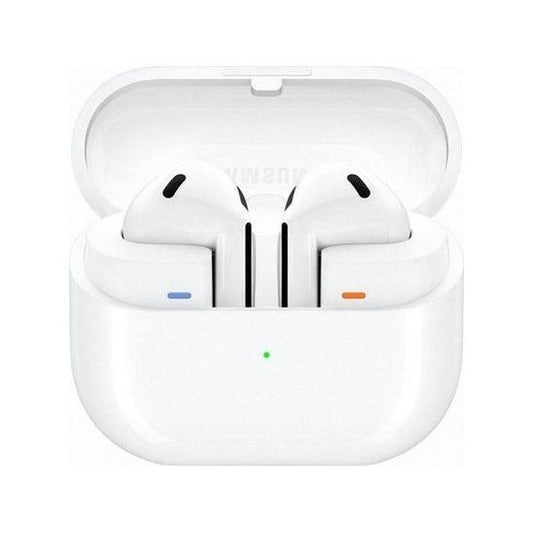Een paar Samsung Galaxy Buds3 True Wireless oordopjes met ANC en Galaxy AI zitten in hun open hoesje, met een slank ontwerp met een groene indicator aan de voorkant en blauw/oranje lampjes onder elke oordop voor een eersteklas audio-ervaring.