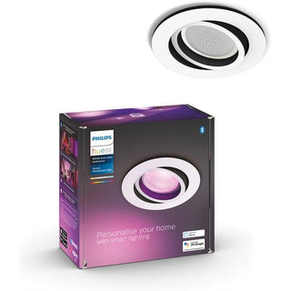 Een Philips Hue Centura Inbouwspot van Philips met ronde, witte rand wordt getoond boven de verpakking die slimme verlichting, hoofdkenmerken en smart home-compatibiliteit benadrukt.
