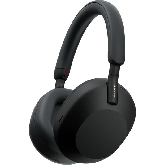 De zwarte Sony WH-1000XM5 koptelefoon heeft een modern ontwerp, comfortabele ovale oorkussens en geavanceerde Noise Cancelling-technologie.