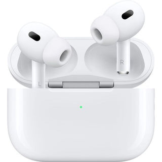 Een paar APPLE AirPods Pro 2 draadloze oordopjes met siliconenoordopjes rusten in een open MagSafe-oplaaddoos, met een groene LED-indicator en USB-C-compatibiliteit op de voorkant.