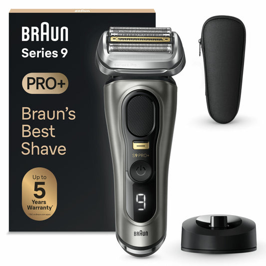 BRAUN scheerapparaat Series 9 Pro 9467cc afgebeeld met doos, zwart reisetui en laadstation. Op de doos: "Braun's Best Shave, gladde huid en tot 5 jaar garantie.