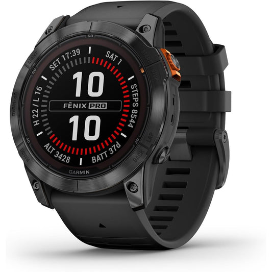 De Garmin Fenix 7X Pro Solar 51mm van Garmin is een robuuste zwarte multisport smartwatch met een rond display dat de tijd, datum, batterij, stappen en hoogte weergeeft; hij heeft een zwarte siliconen band en multiband GPS voor nauwkeurige tracking.
