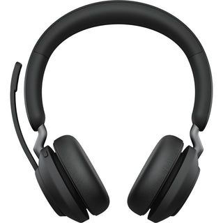 De Jabra Evolve2 65, MS Stereo (Zwart) is een zwarte draadloze headset voor over de oren met een gewatteerde hoofdband, zachte oorschelpen en een microfoonarm - perfect voor communicatie of gaming met uitstekende geluidsisolatie.