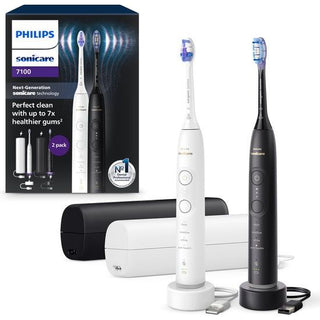 De elektrische tandenborstels uit de Philips Sonicare 7100-serie zijn verkrijgbaar in zwart en wit en worden geleverd met oplaadstandaards, reisetuis, USB-kabels en productverpakking op de achtergrond.