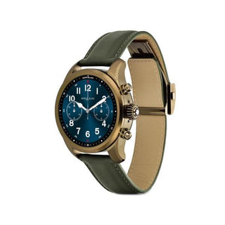 Ervaar luxe met de MONT BLANC Montblanc Summit 2+ Smartwatch, met een ronde bronzen kast, blauwe wijzerplaat met witte cijfers en twee subdials, plus een groen leren band en bronzen gesp-een verfijnd smartwatch statement.